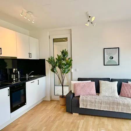 Stylish With Balcony Near Vienna Apartmán Wiener Neudorf