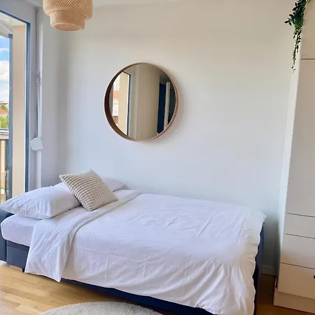Stylish With Balcony Near Vienna Apartmán